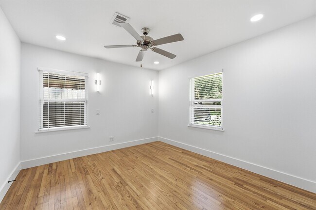 Building Photo - 2014 Woodcrest Dr