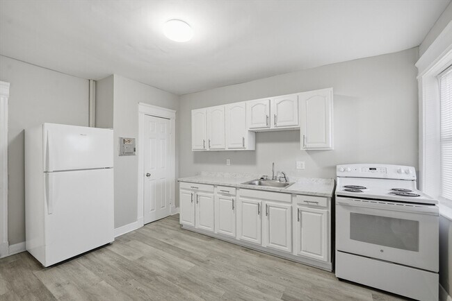 Building Photo - 140 Belmont Ave