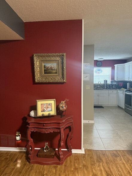Building Photo - 625 W Lake Jasmine Cir