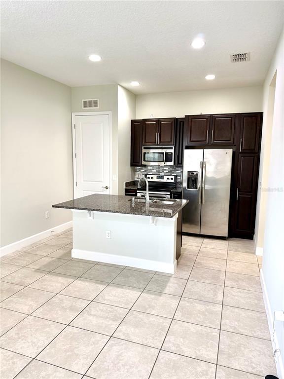 Building Photo - 13796 Eliot Avenue