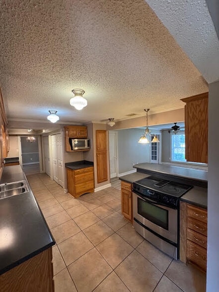kitchen - 903 Westwood St