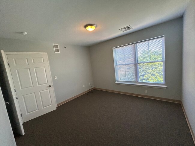 Building Photo - 2bed 2 bath