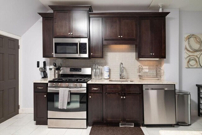 Building Photo - 7 Summit Ave