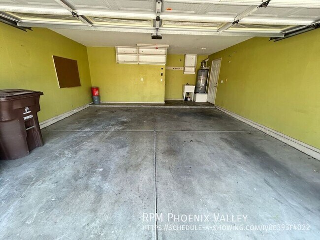 Building Photo - 8239 W Voltaire Ave