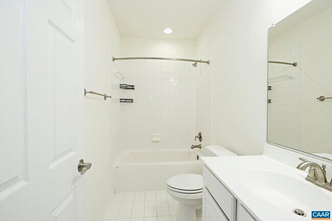 Building Photo - 139 Longwood Dr