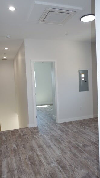 Building Photo - 1667 Donax Ave