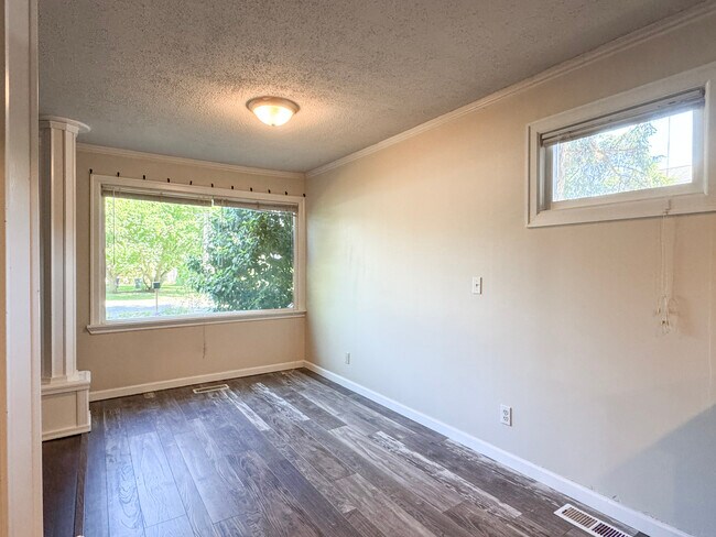 Building Photo - 105 SW 119th St