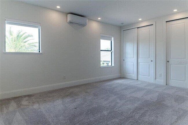 Building Photo - 13125 Casabella Dr