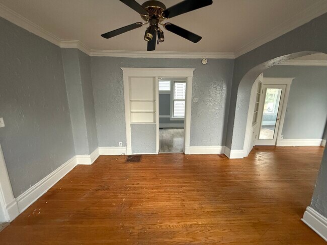 Building Photo - 2315 N Bigelow St