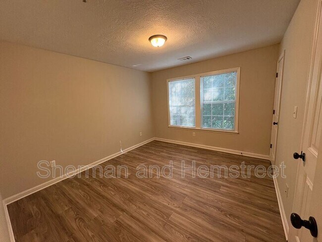 Building Photo - 3400 London Ct SW