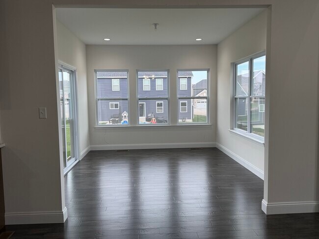 Building Photo - 156 Far Meadow Dr