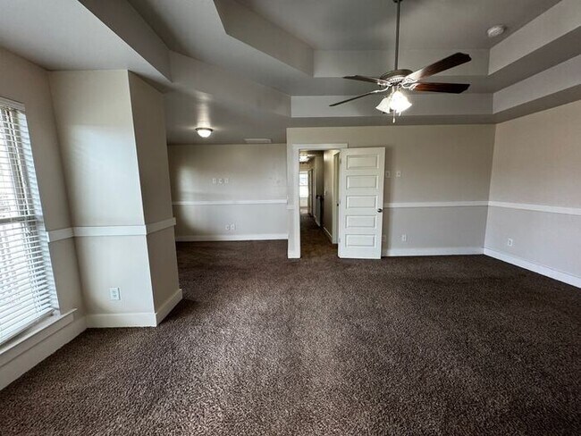 Building Photo - Home in Tech Corridor/Research Park with FENCED YARD and BONUS ROOMS