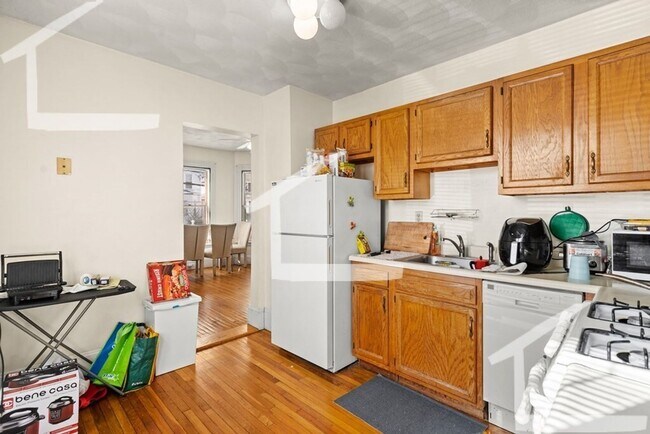 Building Photo - Cozy 1 bed 1 bath in Allston-Brighton available 9/1/26