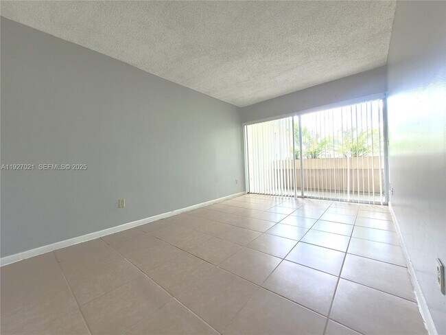 Building Photo - 400 NE 18th Ave