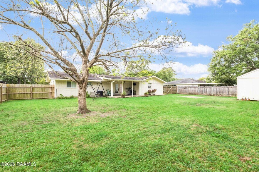 Building Photo - 106 Maple Dr