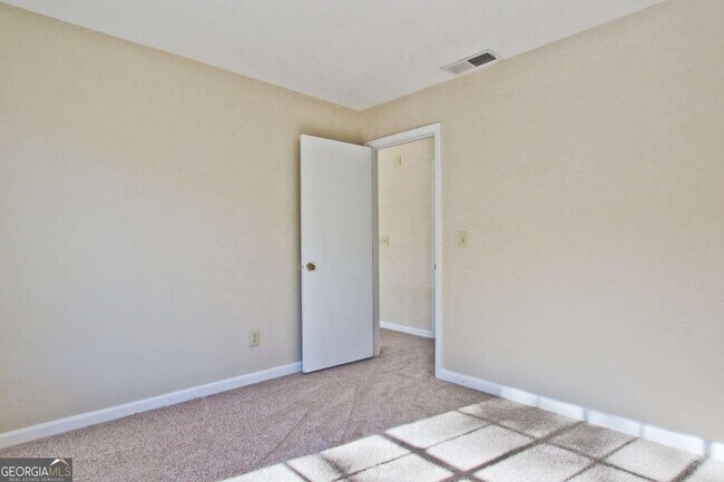 Building Photo - 3657 River Ridge Ct