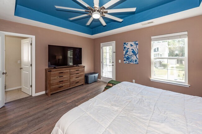 Building Photo - 4 Bedroom, 2.5 Bathroom Home in Brownswood...