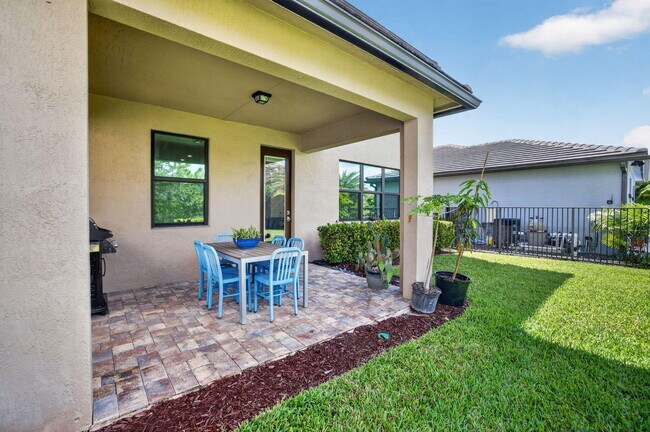 Building Photo - 4651 Pinehurst Trl E