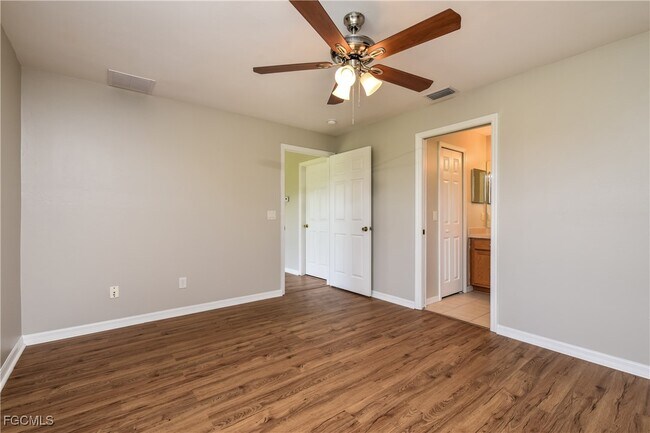Building Photo - 2229 NW Juanita Pl