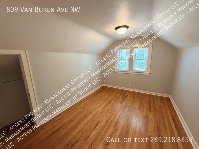 Building Photo - 809 Van Buren Ave NW
