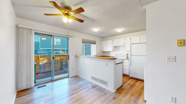 Building Photo - Beautiful Two Bedroom Townhome In Incredible Location!