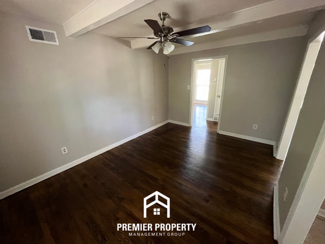 Building Photo - Charming 3BR/1.5BA in Whitehaven | Hardwood Floors & 1-Car Garage