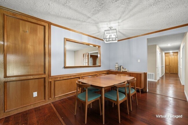 Building Photo - 616 Cannan Dr