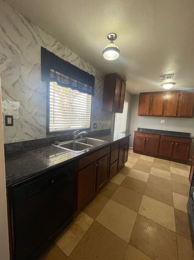 Primary Photo - Don't Let This One Slip Away! 3 Bedroom 2 ...