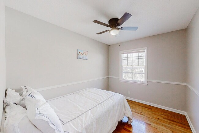 Building Photo - Morrow Home, a 3 mins drive to transit stop Mt Zion Blvd & E Meyer Dr