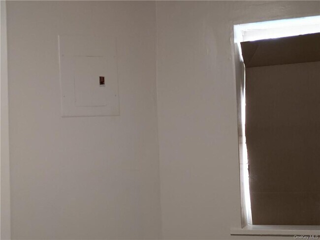 Building Photo - 22 Gidney Ave