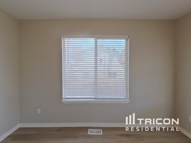Building Photo - 9508 Waterbury Dr