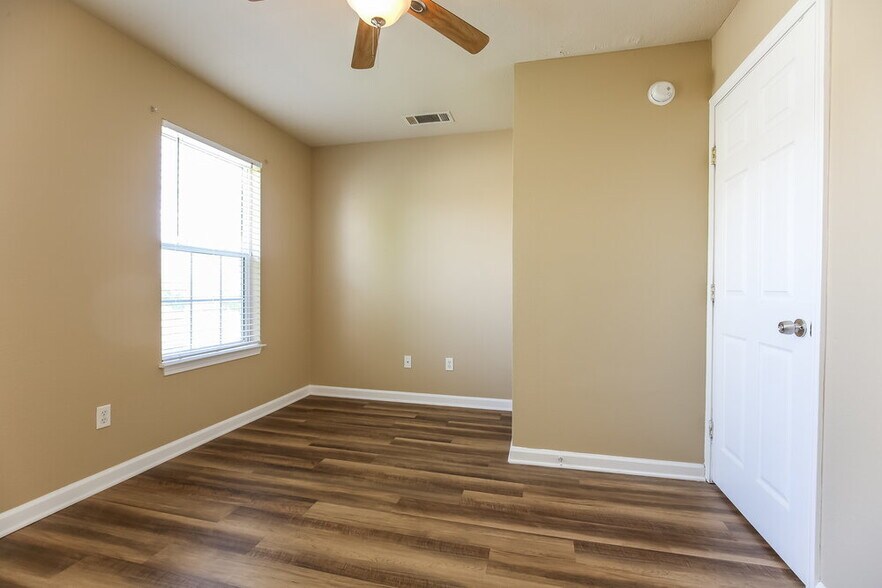 Building Photo - 4080 Nir Shreibman Blvd