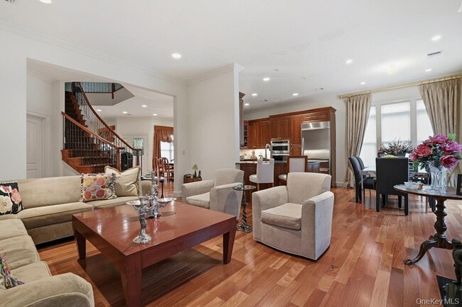 Building Photo - 702 Equestrian Way