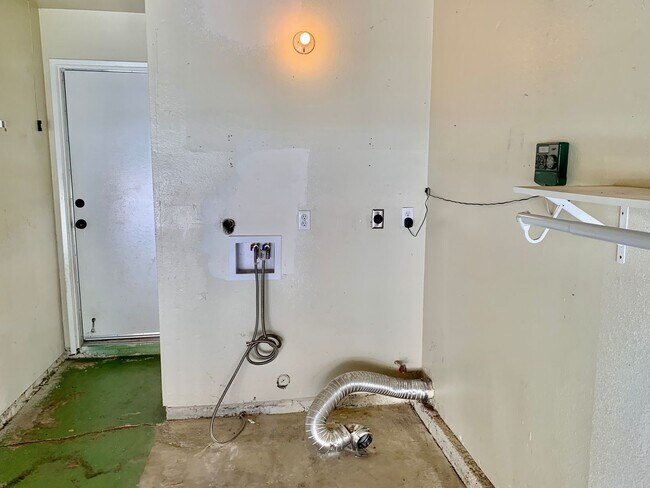 Building Photo - Nice Single Story Home