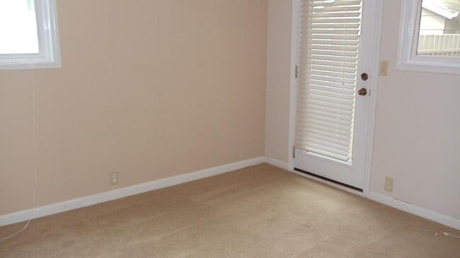 Building Photo - 2 bedroom in Lynnwood WA 98036