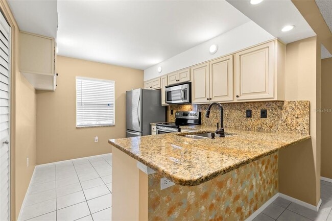 Building Photo - 121 Cypress Ln