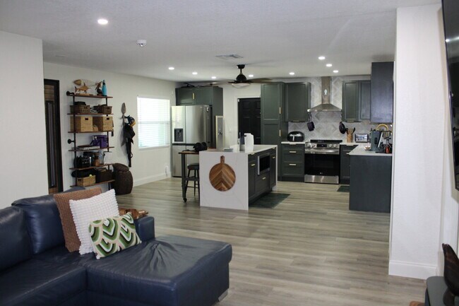 Building Photo - Coastal Elegance Awaits: Stunning 3-Bed, 3-Bath Retreat in Cocoa Beach