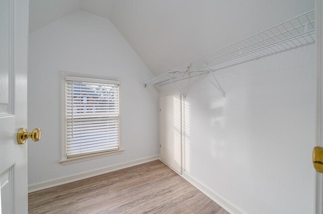 Building Photo - 9445 Stoney Ridge Ln