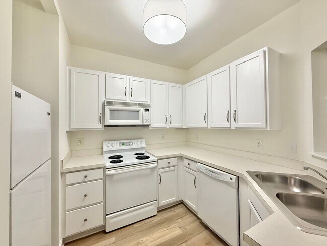 Building Photo - Newly Remodeled 3BD, 3BA Raleigh Townhome ...