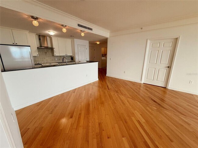 Building Photo - 750 N Tamiami Trl