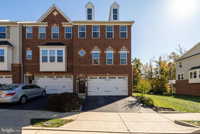 Primary Photo - 25850 Clairmont Manor Square