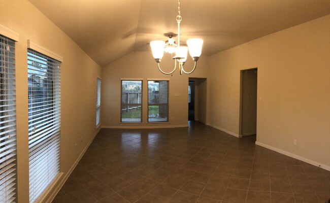 Building Photo - 15718 Whispering Green Dr