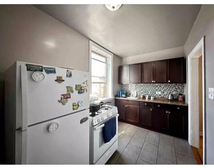 Building Photo - 4257 W Addison St