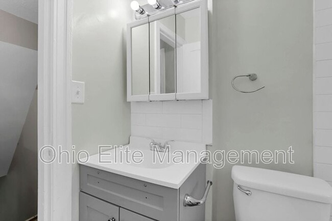 Building Photo - 2239 Homestead Dr