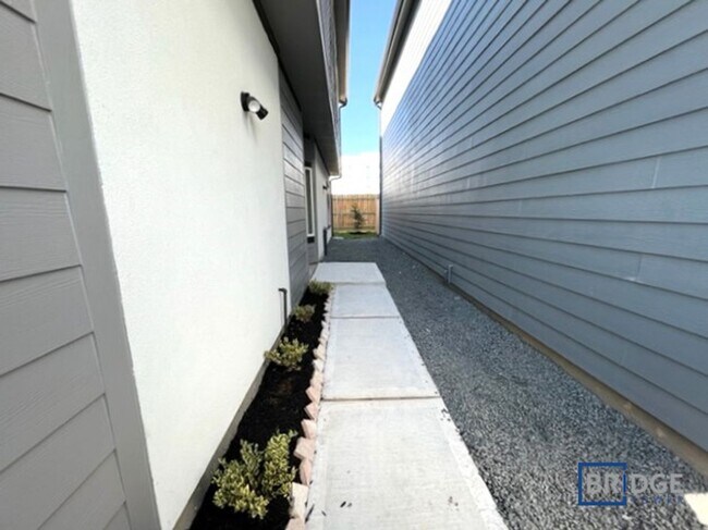 Building Photo - 333 N Centro Circle, Shenandoah, TX 77385