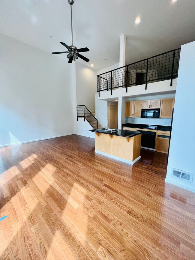 Building Photo - Belltown Loft Condo