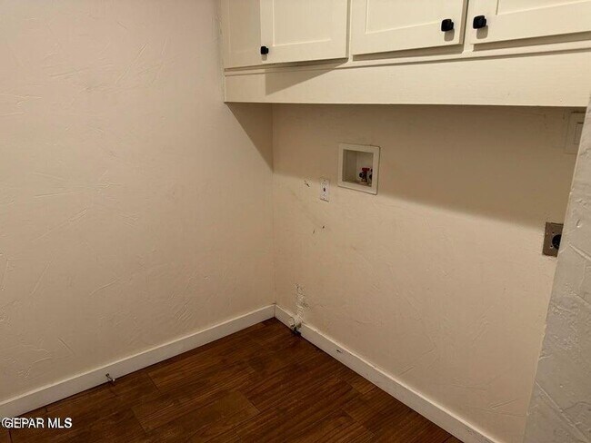 Building Photo - 129 S Apache Gold Lp