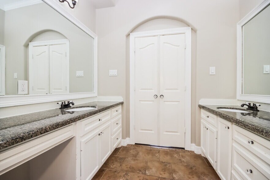 Building Photo - 409 Robinwood Dr