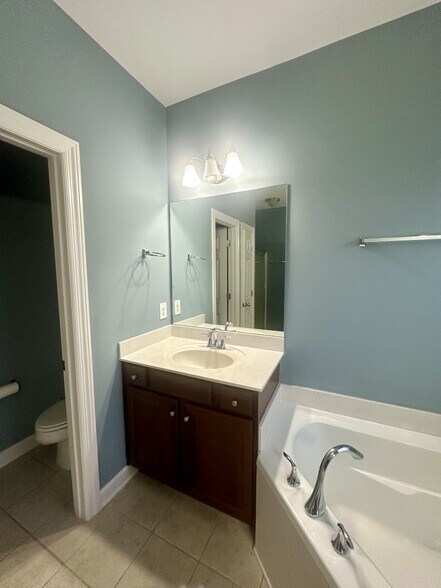 Building Photo - 402 Valley Spring Dr
