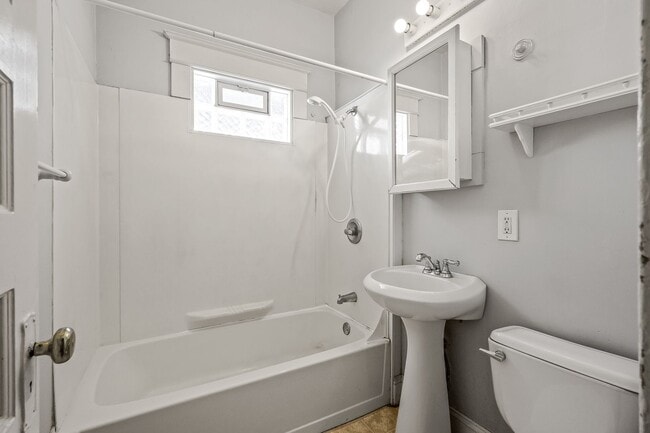 Building Photo - Incredible 5BD/2BA HGTV Remodeled Home nea...